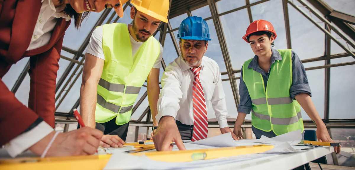 Background Konstruksi